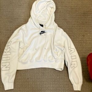 Nike Women’s Therma fleece Hoodie in size medium